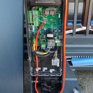 Pfostenantrieb inkl. 2x Fernbedienungen, Lichtschranken-Set, LED-Warnleuchte im Führungspfosten