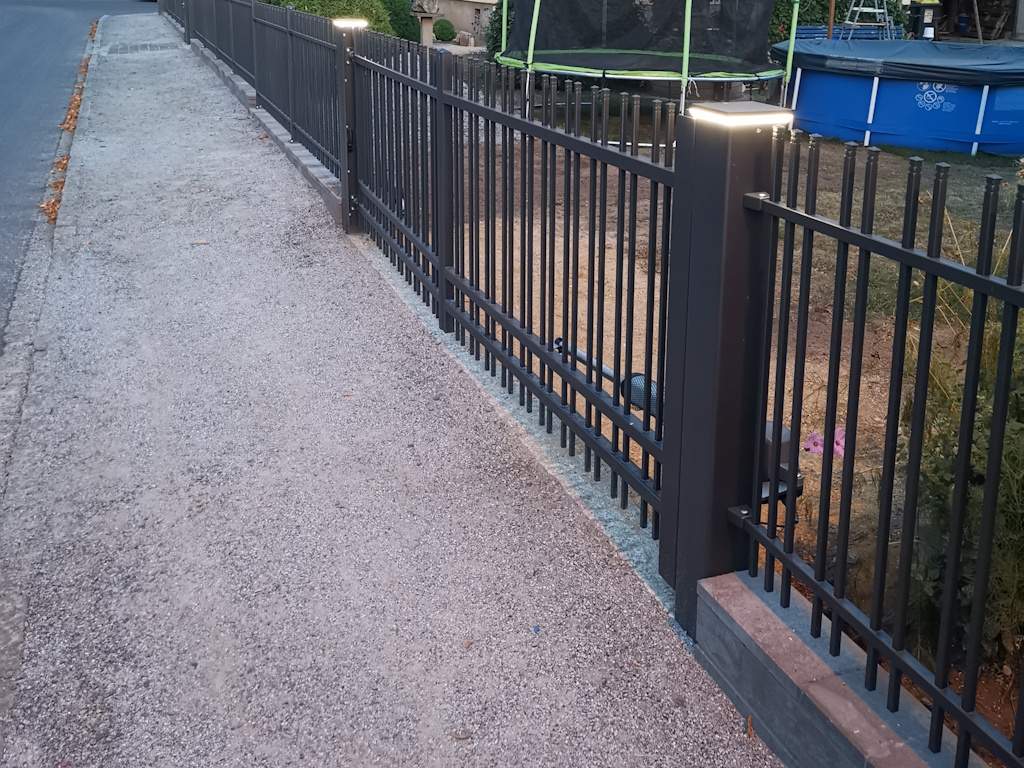 "Onyx gewölbt" PREMIUM Gartentor / Pforte inkl. Pfosten vertikale Profile Gartenpforte Zauntür Schmucktor Hoftor Metalltor Flügeltor Stabfüllung Zierspitzen Rundbogen auf Maß klassisch schlicht günstig hochwertig langlebig feuerverzinkt pulverbeschichtet - Image 15