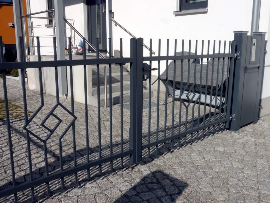 "Smaragd gerade" PREMIUM Gartentor / Pforte inkl. Pfosten vertikale Profile Gartenpforte Zauntür Schmucktor Hoftor Metalltor Flügeltor Stabfüllung Zierspitzen auf Maß klassisch schlicht günstig hochwertig langlebig feuerverzinkt pulverbeschichtet - Image 21