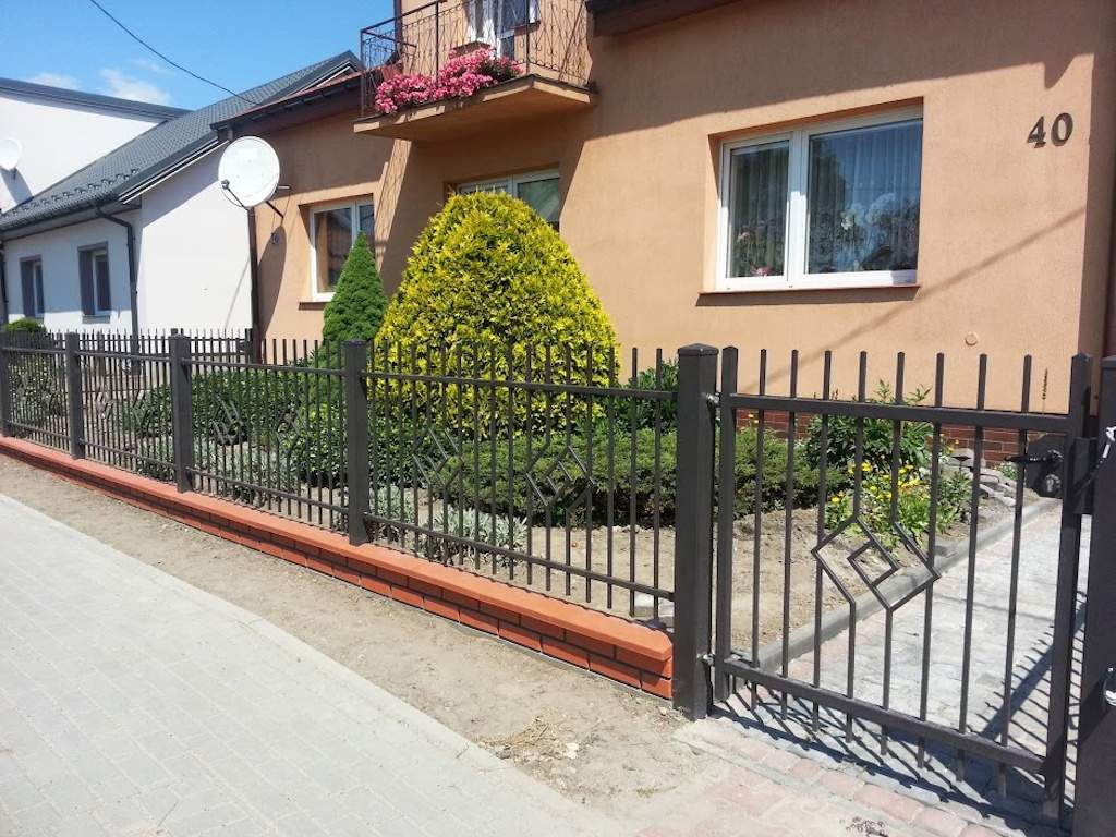 "Smaragd gerade" PREMIUM Gartentor / Pforte inkl. Pfosten vertikale Profile Gartenpforte Zauntür Schmucktor Hoftor Metalltor Flügeltor Stabfüllung Zierspitzen auf Maß klassisch schlicht günstig hochwertig langlebig feuerverzinkt pulverbeschichtet - Image 10