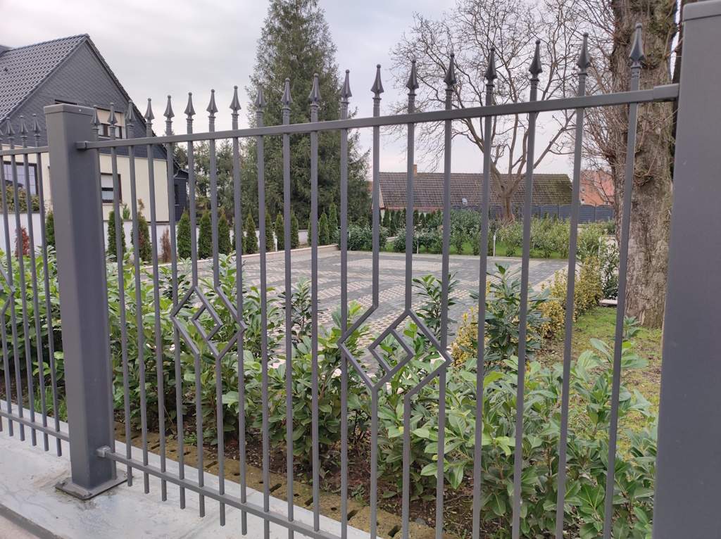 "Smaragd gerade" PREMIUM Gartentor / Pforte inkl. Pfosten vertikale Profile Gartenpforte Zauntür Schmucktor Hoftor Metalltor Flügeltor Stabfüllung Zierspitzen auf Maß klassisch schlicht günstig hochwertig langlebig feuerverzinkt pulverbeschichtet - Image 16