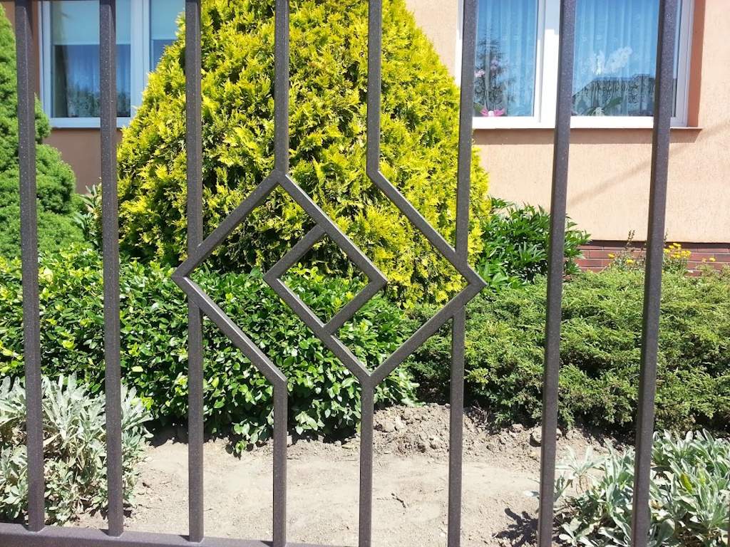 "Smaragd gerade" PREMIUM Gartentor / Pforte inkl. Pfosten vertikale Profile Gartenpforte Zauntür Schmucktor Hoftor Metalltor Flügeltor Stabfüllung Zierspitzen auf Maß klassisch schlicht günstig hochwertig langlebig feuerverzinkt pulverbeschichtet - Image 13