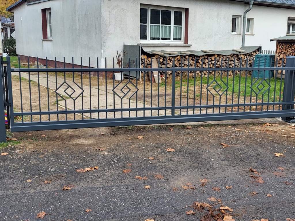 "Smaragd gerade" PREMIUM Gartentor / Pforte inkl. Pfosten vertikale Profile Gartenpforte Zauntür Schmucktor Hoftor Metalltor Flügeltor Stabfüllung Zierspitzen auf Maß klassisch schlicht günstig hochwertig langlebig feuerverzinkt pulverbeschichtet - Image 18